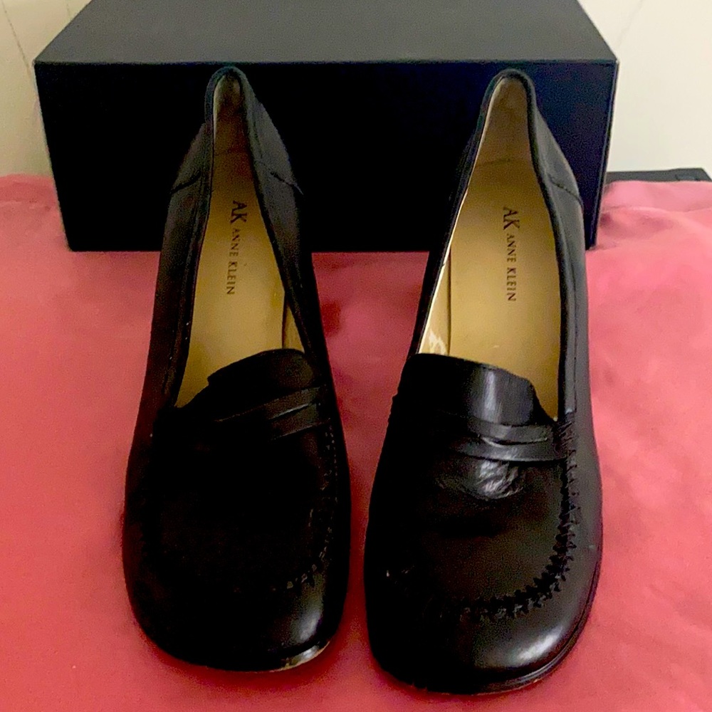 Ladies heeled shoes